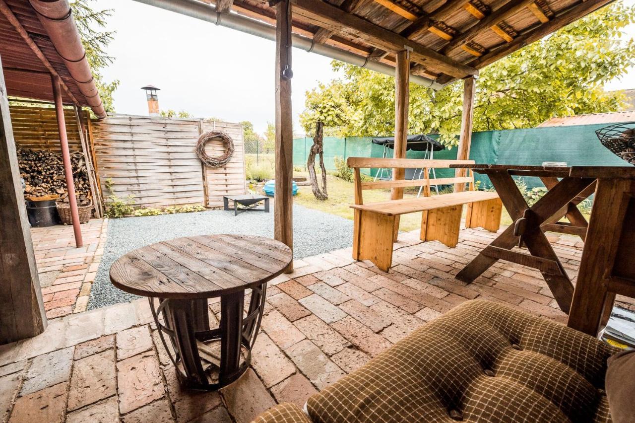 Apartman Ve Dvore Ratiskovice Buitenkant foto