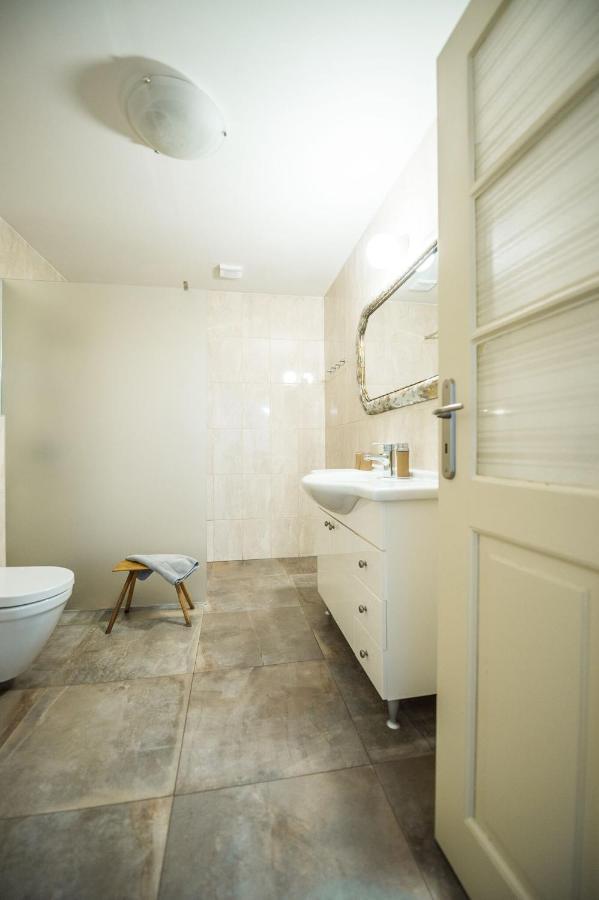 Apartman Ve Dvore Ratiskovice Buitenkant foto