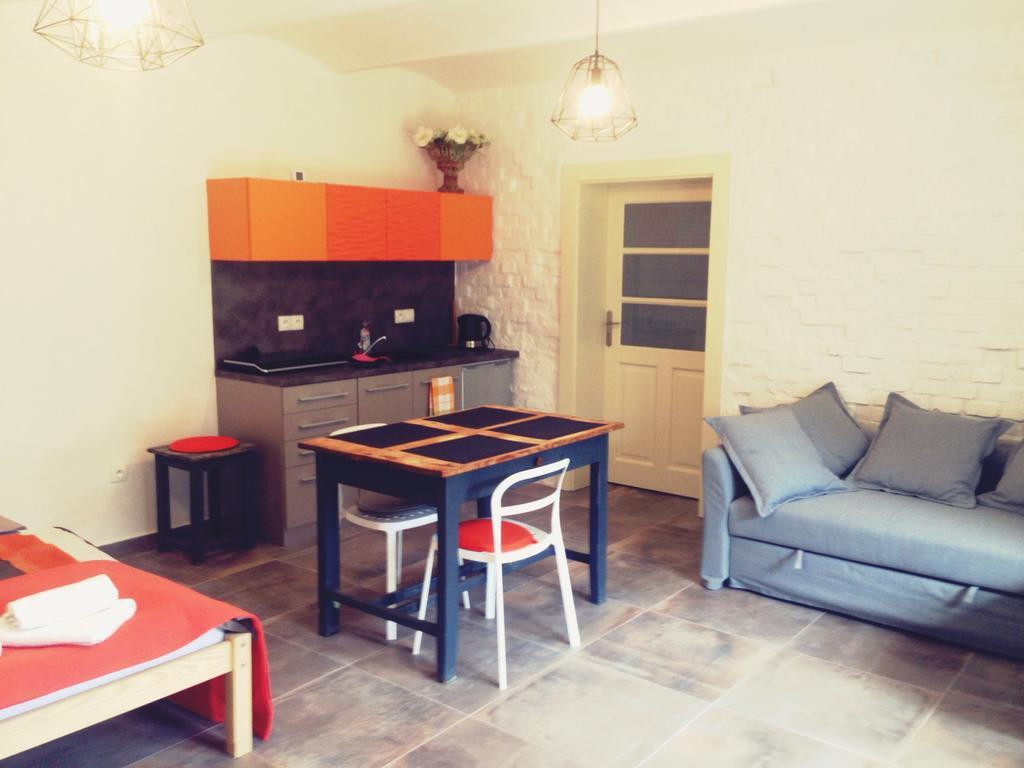 Apartman Ve Dvore Ratiskovice Buitenkant foto